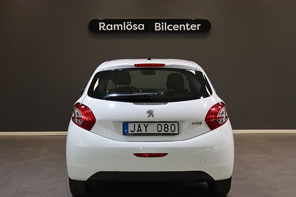 Peugeot 208 8 of 22