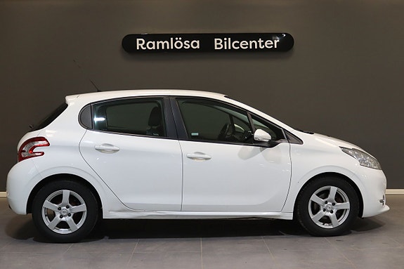 Peugeot 208 3 of 22