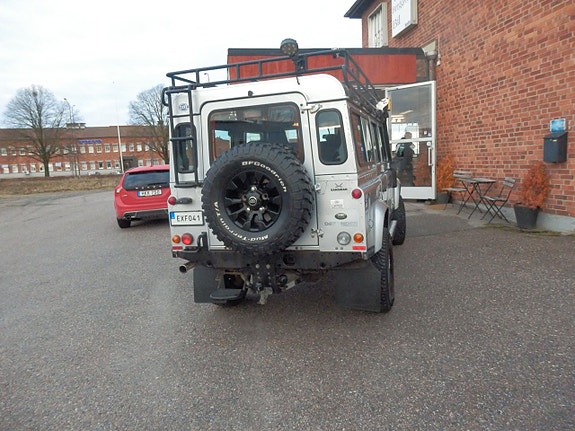 Land Rover Defender 110 4 of 5