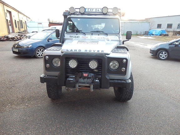 Land Rover Defender 110 2 of 5