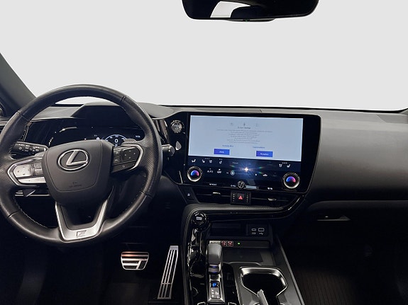 Lexus NX350h 16 of 19