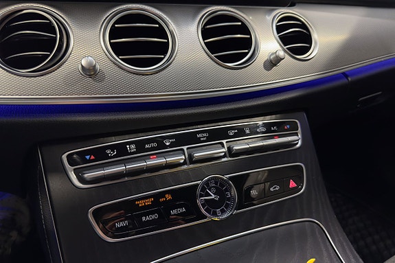Mercedes-Benz E300 de 18 of 22