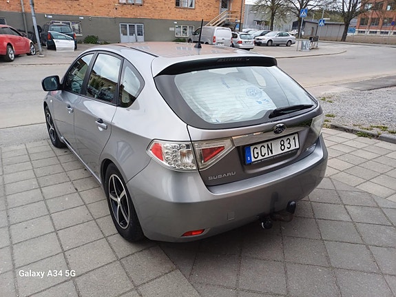 Subaru Impreza 4 of 5