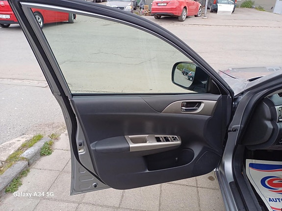 Subaru Impreza 10 of 17