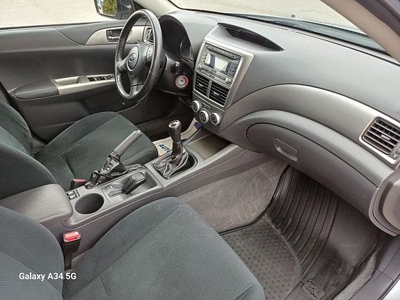 Subaru Impreza 7 of 17