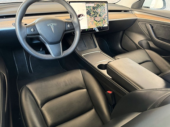Tesla Model 3 4 of 11