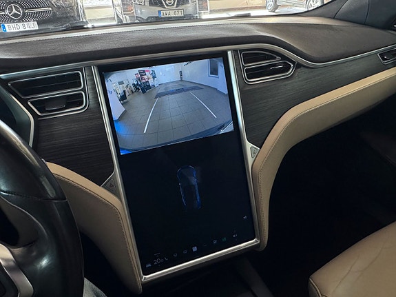 Tesla Model S 5 of 18