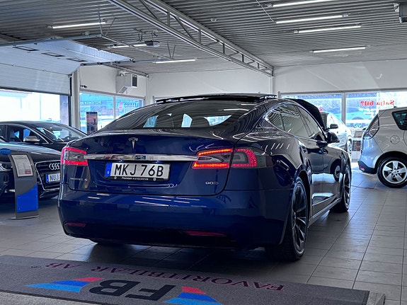 Tesla Model S 18 of 18