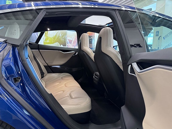 Tesla Model S 14 of 18