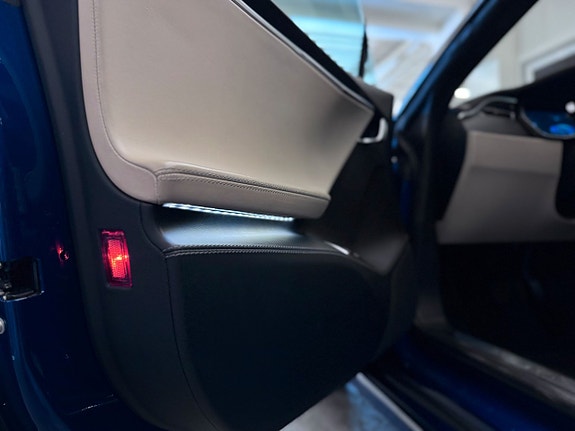 Tesla Model S 7 of 18