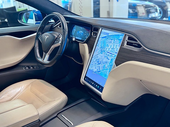 Tesla Model S 4 of 18