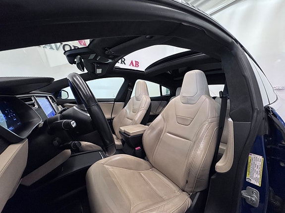Tesla Model S 16 of 18