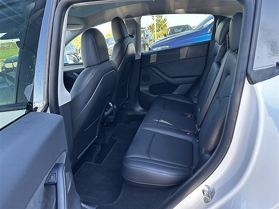 Tesla Model Y 6 of 6