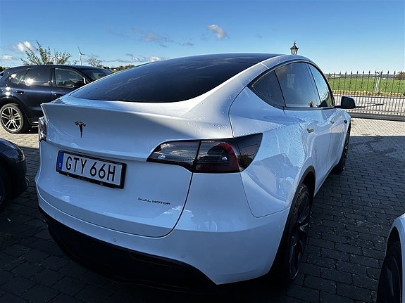 Tesla Model Y 2 of 6