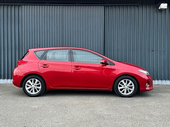 Toyota Auris 4 of 5