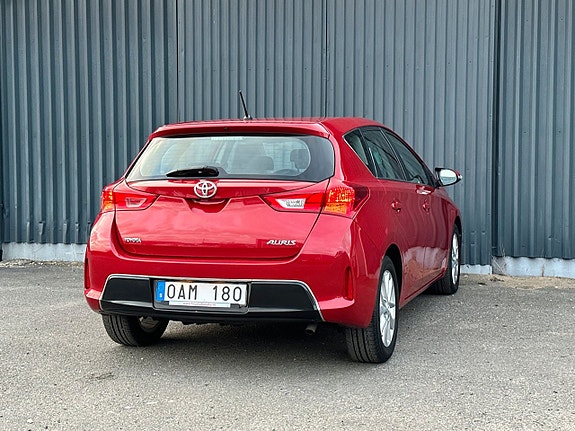 Toyota Auris 5 of 5