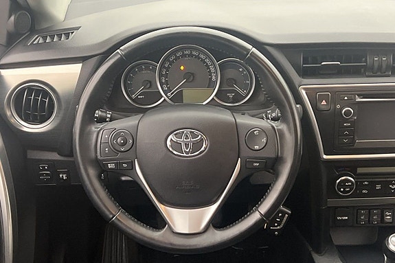Toyota Auris 7 of 10