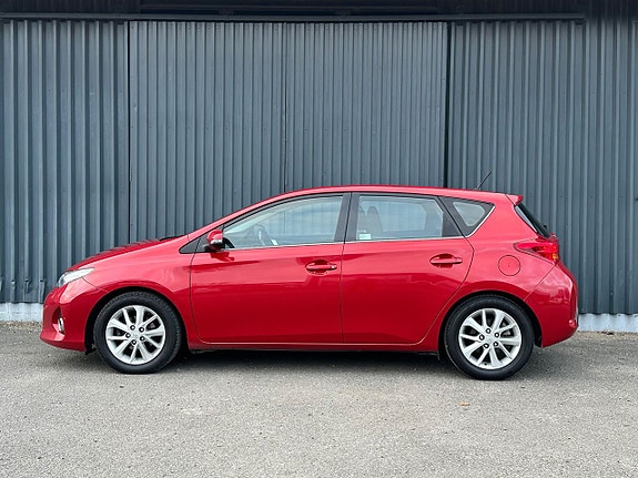 Toyota Auris 3 of 5
