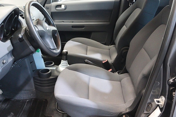 Mitsubishi Colt 14 of 17