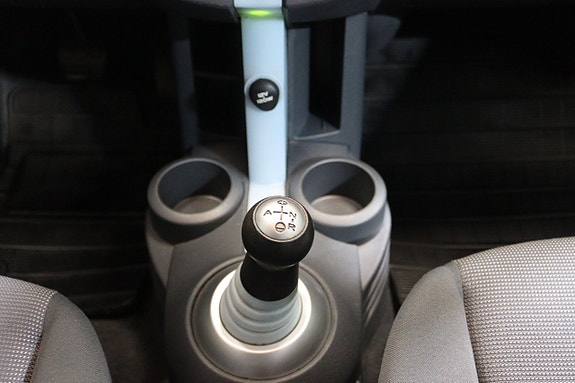 Mitsubishi Colt 10 of 17