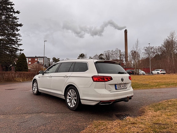 Volkswagen Passat 2 of 5