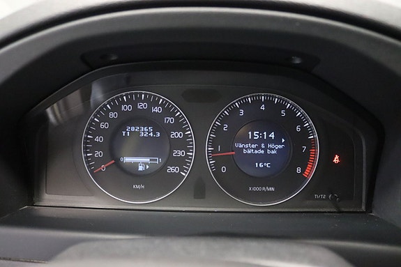 Volvo V70 16 of 25