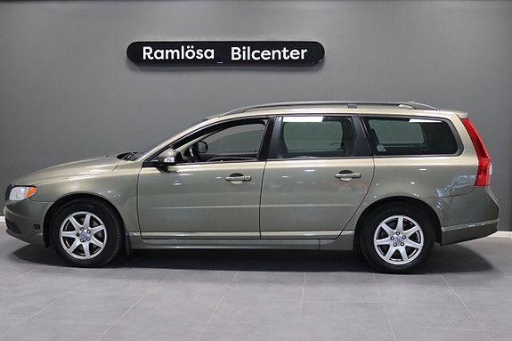 Volvo V70 2 of 25
