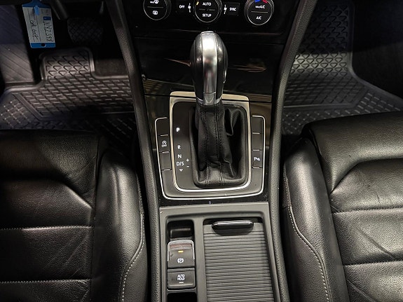 Volkswagen Golf VII 8 of 14