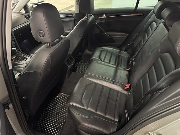 Volkswagen Golf VII 9 of 14