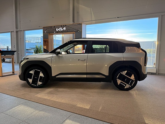 Kia EV3 2 of 13