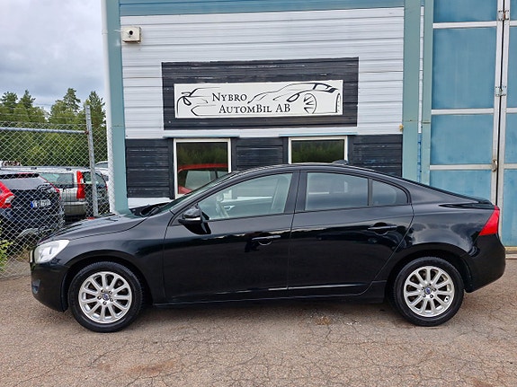 Volvo S60 2 of 5