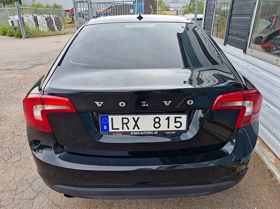 Volvo S60 4 of 5