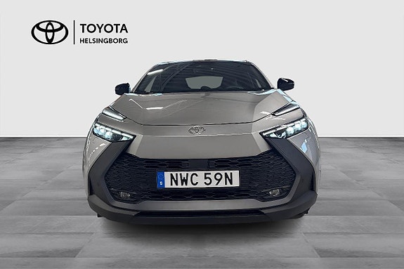 Toyota C-HR 2 of 21