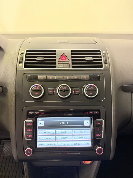 Volkswagen Touran 10 of 13