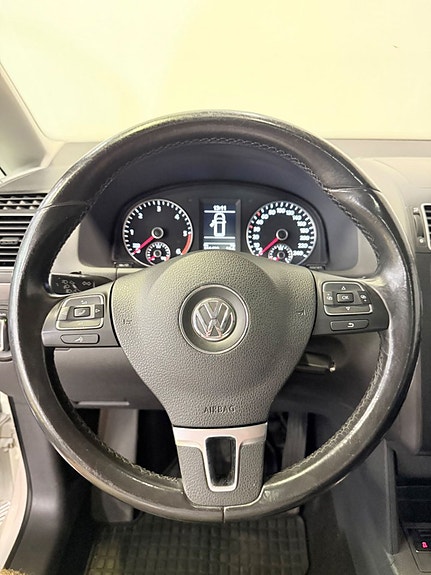 Volkswagen Touran 9 of 13