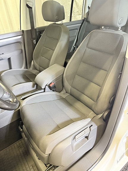 Volkswagen Touran 5 of 5