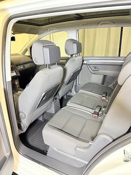 Volkswagen Touran 6 of 13