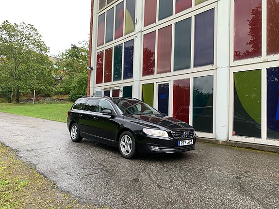 Volvo V70 2 of 5