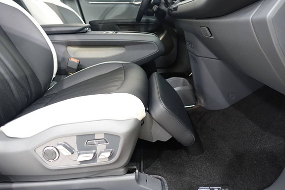 Kia EV9 8 of 24