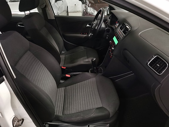 Volkswagen Polo 10 of 16