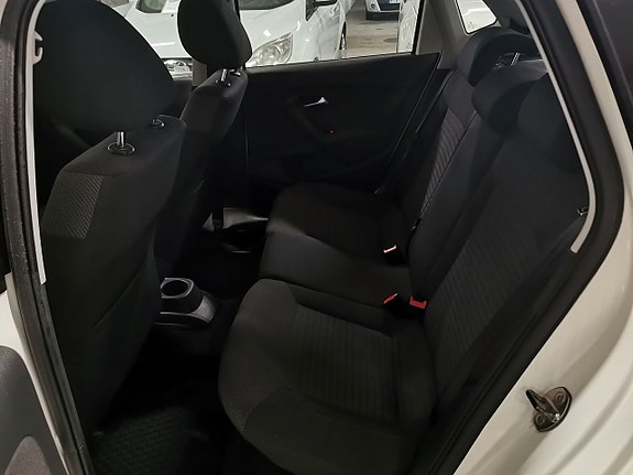 Volkswagen Polo 11 of 16