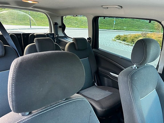 Ford Galaxy 10 of 10