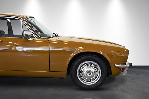 Jaguar XJ 4 of 16