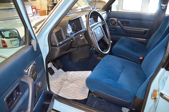 Volvo 244 19 of 23