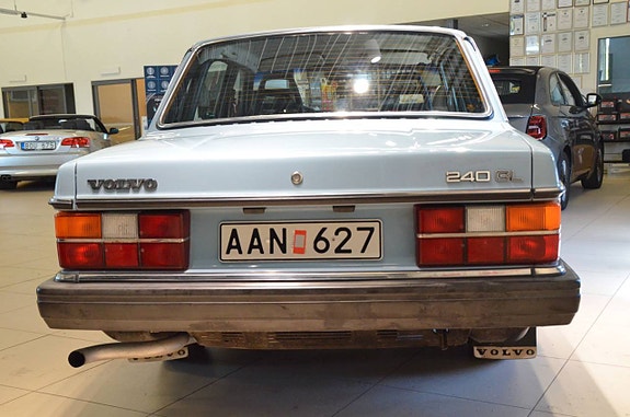Volvo 244 4 of 23