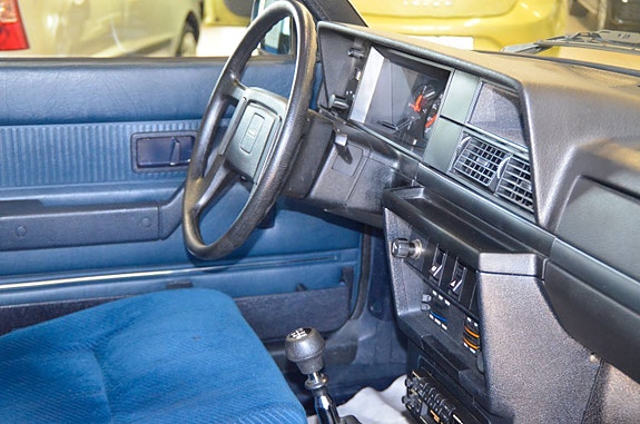Volvo 244 15 of 23