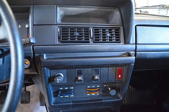 Volvo 244 22 of 23