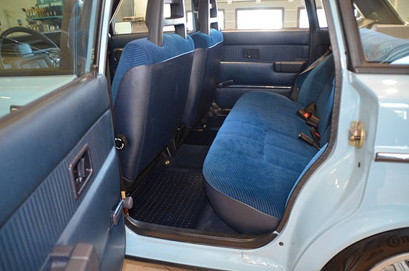 Volvo 244 18 of 23