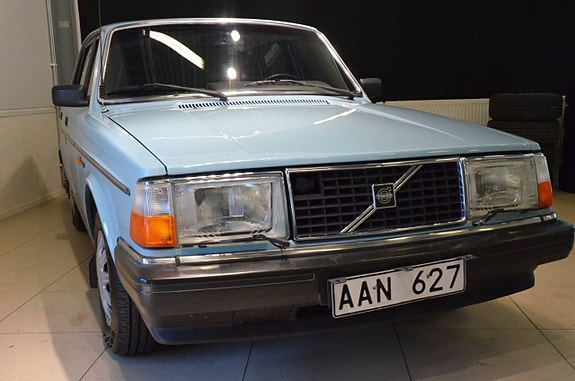 Volvo 244 3 of 23