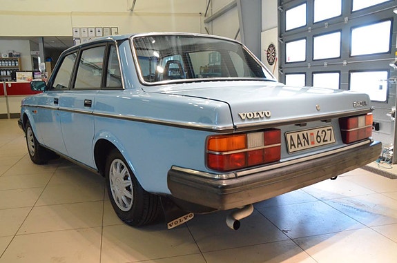 Volvo 244 5 of 23